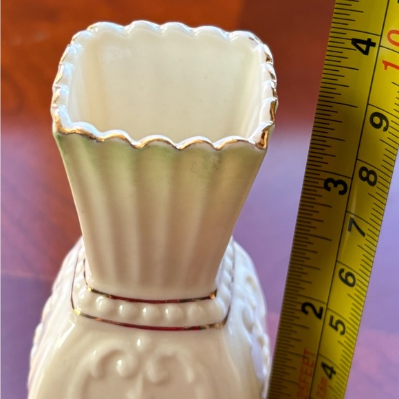 VINTAGE BELLEEK VASE WITH GOLD TRIM - Picture 6 of 8